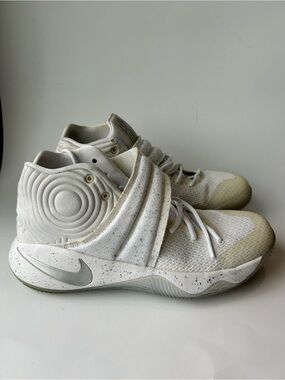 Nike Kyrie 2 "Silver Speckle" White Basketball Shoes Men's Size 9